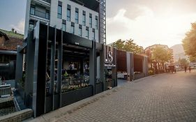 Seraphine Plaza